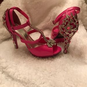 Women’s shoes Marichi Mani hot pink size 6